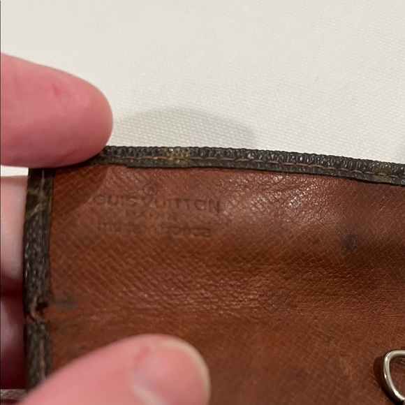 Louis Vuitton Monogram 3-Key Holder - Picture 6 of 9